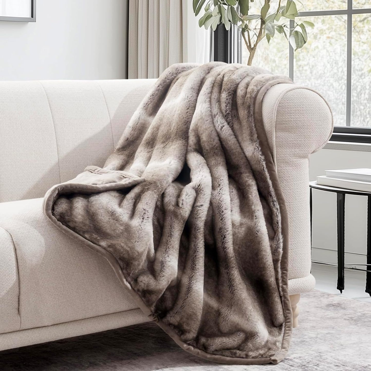 Ultra Soft Luxury Fluffy Mink Faux Fur Throw Blanket, Thick Warm Fall Winter Blankets for Bed, Couch, Cozy Plush Reversible Blanket for Chair, Sofa (Ombré Hazel Brown, 50"x60")