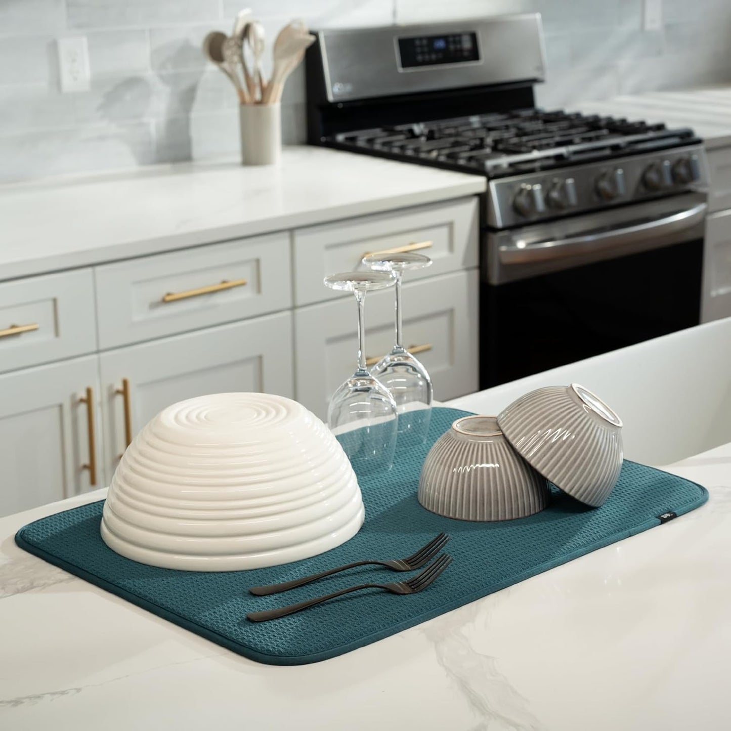 S&T INC. Dish Drying Mat XL, 18” x 24”, Absorbent Microfiber Kitchen Counter Mat, Dish Drying Pad for Dishes, Utensils, Pots and Pans, Extra Large, Tapestry Blue