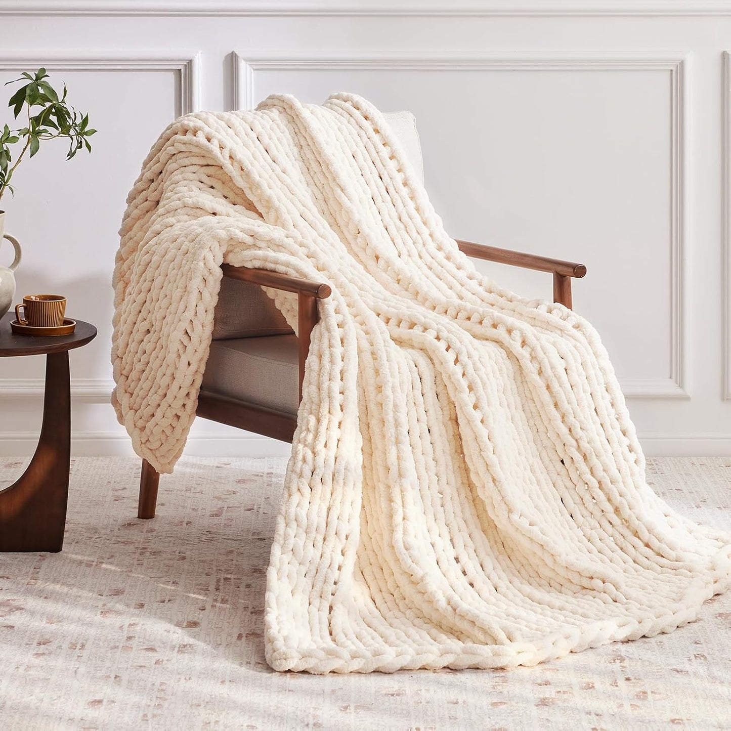 Chunky Knit Throw Blanket, 30''*40'' Knitted Throw Chenille Yarn for Bed Couch, Handmade Cream Crochet Big Thick Blanket, Machine Washable Cute Comfy Blanket for Home Decor