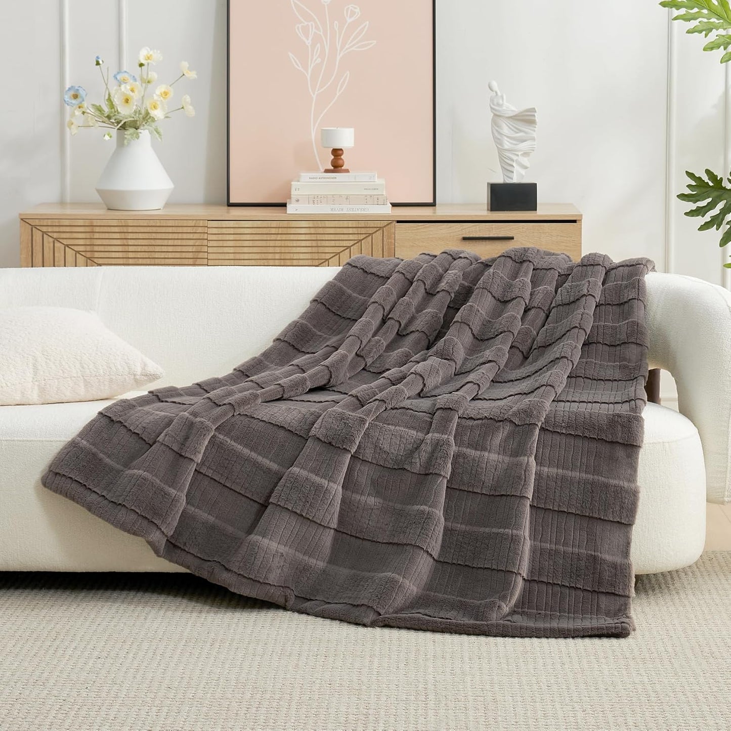 Amélie Home Luxury Striped Faux Fur Throw Blanket for Couch, Embossed Split Fur Cozy Fuzzy Fluffy Luxurious Soft Plush Sofa Chair Bed Gift Blankets for Women Men Wife Friend, 55"x70", Charcoal Gray