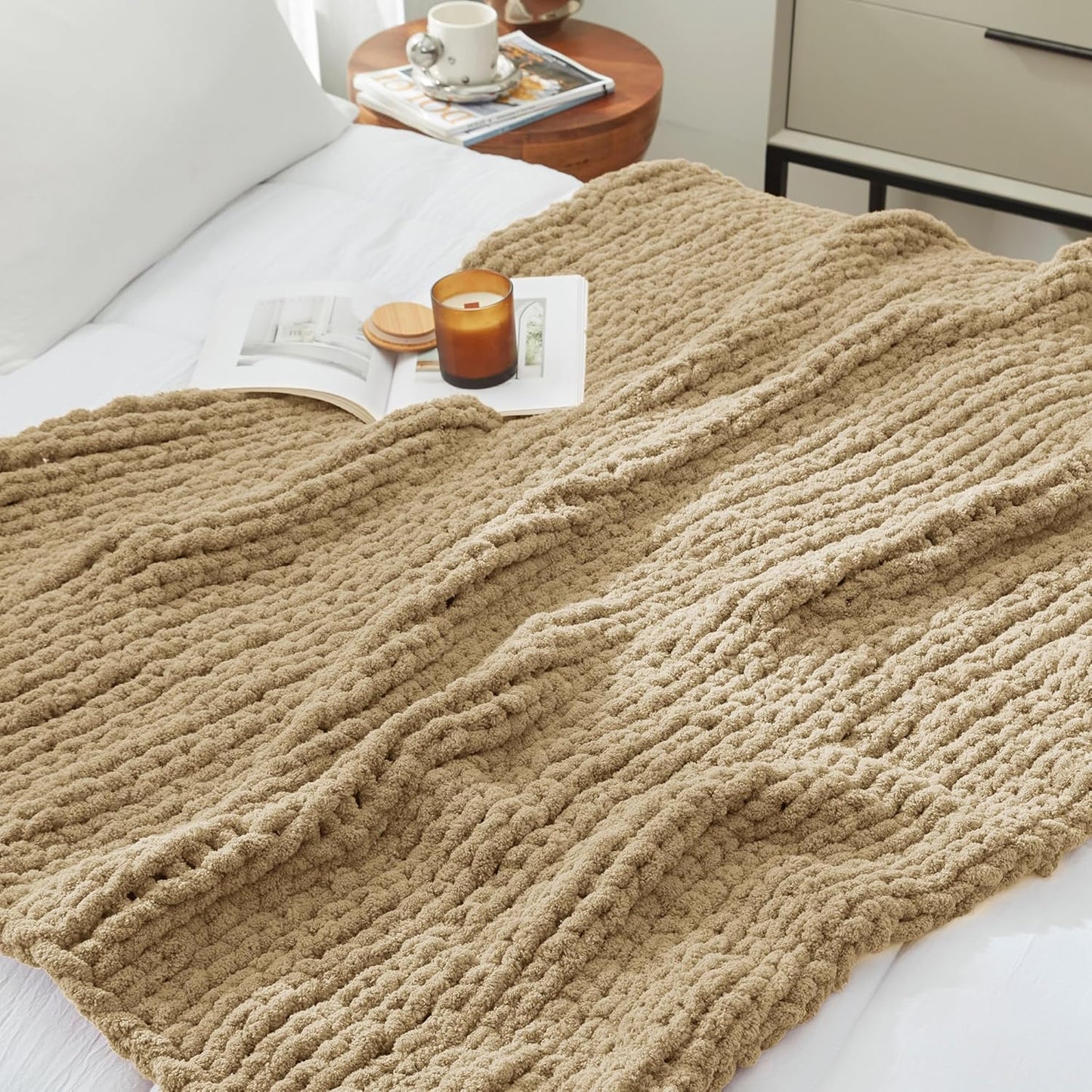 Amélie Home Chunky Knit Throw Blanket for Couch, Soft Chenille Crochet Blanket for Children, 40"x50", Beige