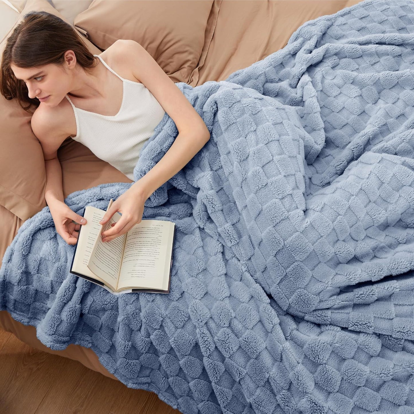 Bedsure GentleSoft King Size Blanket for Bed - Super Soft Cozy Blankets for Women Men Girls, Large Fuzzy Fleece Throw for Bedroom Decor, Ashley Blue,108x90 Inches