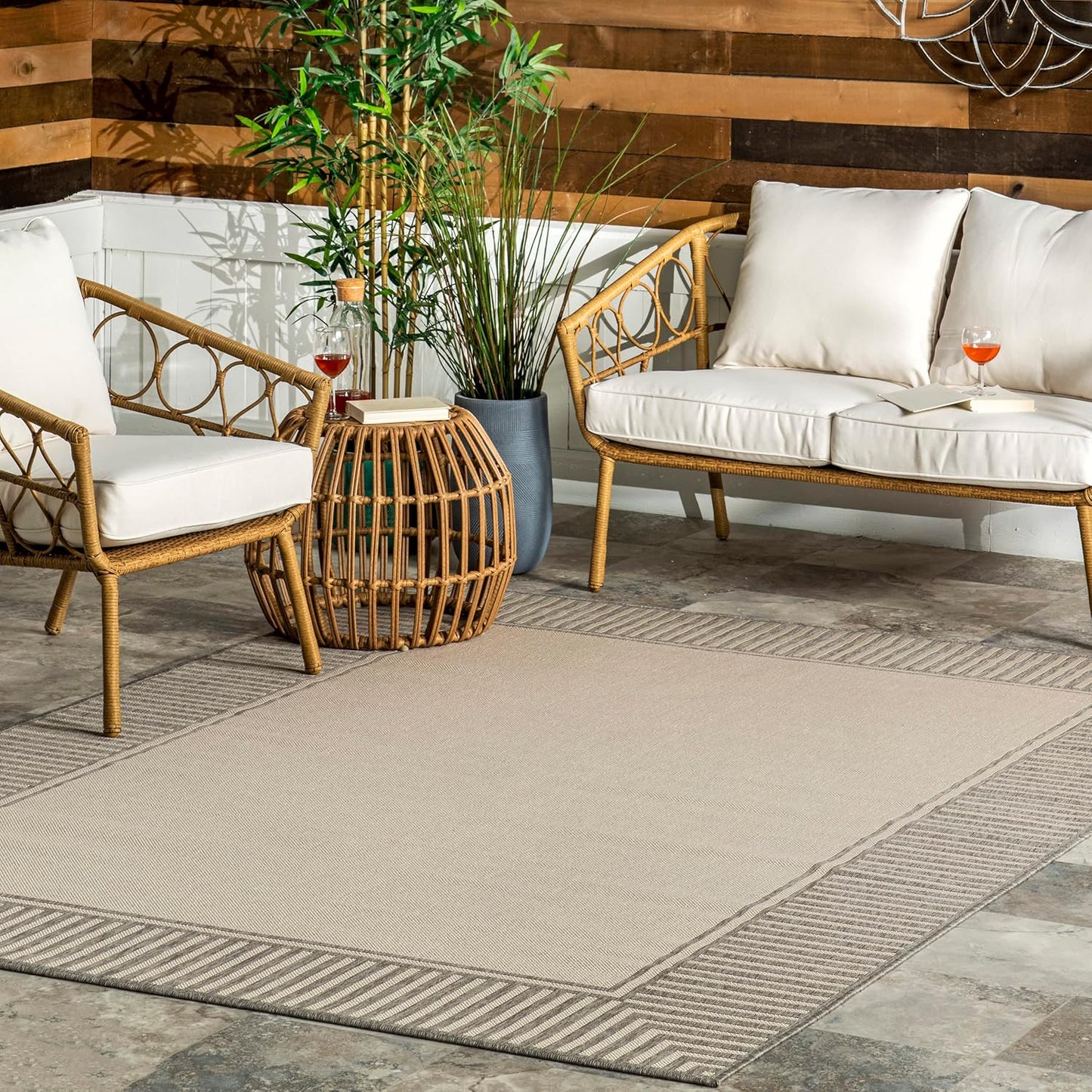 nuLOOM 4' x 6' Outdoor Area Rug, Casual Design with Striped Border, Stain Resistant, Highly Durable, for Patio, Balcony, Bedroom, Living Room, Dining Room, Bathroom, Light Grey